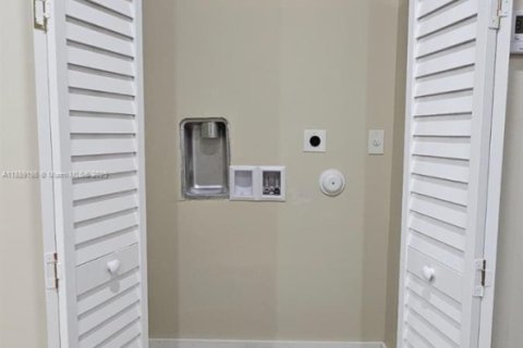Propiedad comercial en alquiler en Homestead, Florida, 2 dormitorios, 357.49 m2 № 1938688 - foto 10