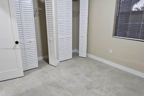 Propiedad comercial en alquiler en Homestead, Florida, 2 dormitorios, 357.49 m2 № 1938688 - foto 12