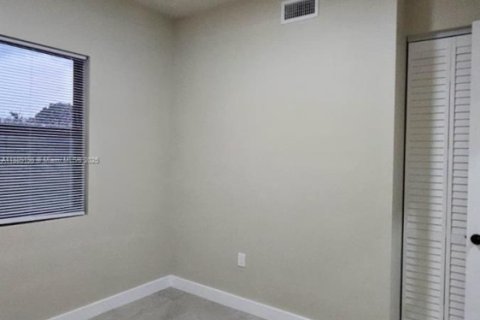 Propiedad comercial en alquiler en Homestead, Florida, 2 dormitorios, 357.49 m2 № 1938688 - foto 15