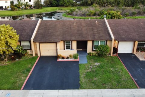 House in Miramar, Florida 2 bedrooms, 84.73 sq.m. № 1791080 - photo 2