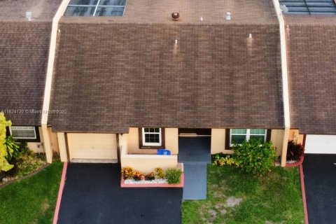House in Miramar, Florida 2 bedrooms, 84.73 sq.m. № 1791080 - photo 1