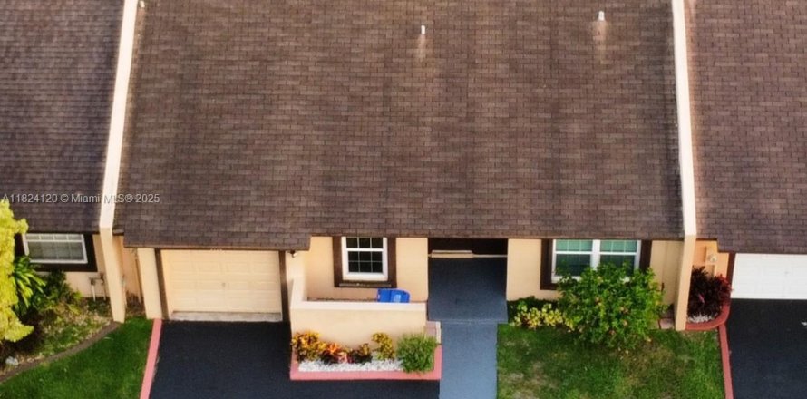 House in Miramar, Florida 2 bedrooms, 84.73 sq.m. № 1791080