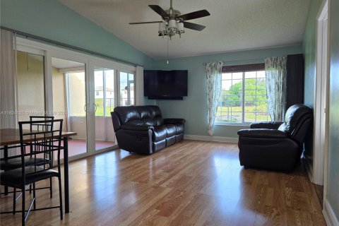 House in Miramar, Florida 2 bedrooms, 84.73 sq.m. № 1791080 - photo 7