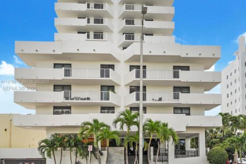 Condominio en venta en Miami Beach, Florida, 2 dormitorios, 85.56 m2 № 2089760 - foto 23