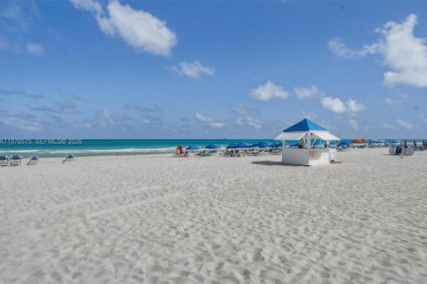 Condominio en Miami Beach, Florida, 2 dormitorios № 2089760