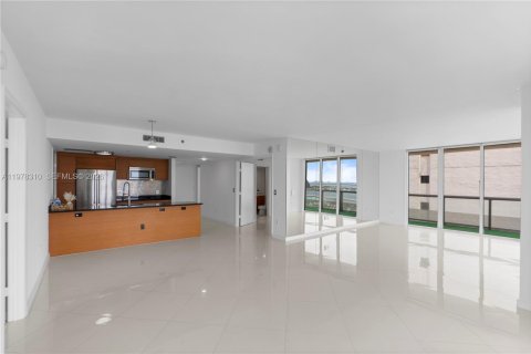 Condo in Miami, Florida, 3 bedrooms  № 2052910 - photo 14