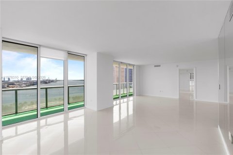 Condo in Miami, Florida, 3 bedrooms  № 2052910 - photo 10