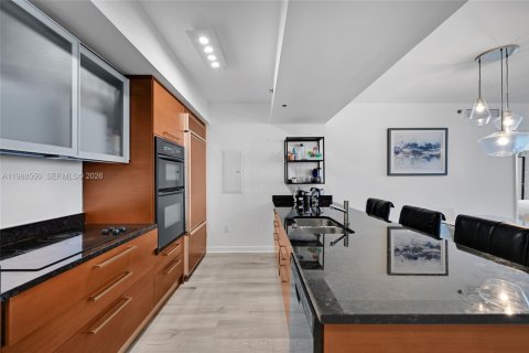 Condo in Hallandale Beach, Florida, 2 bedrooms  № 2053050 - photo 19