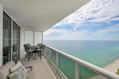 Condo in Hallandale Beach, Florida, 2 bedrooms  № 2053050 - photo 3