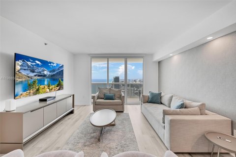 Condo in Hallandale Beach, Florida, 2 bedrooms  № 2053050 - photo 9