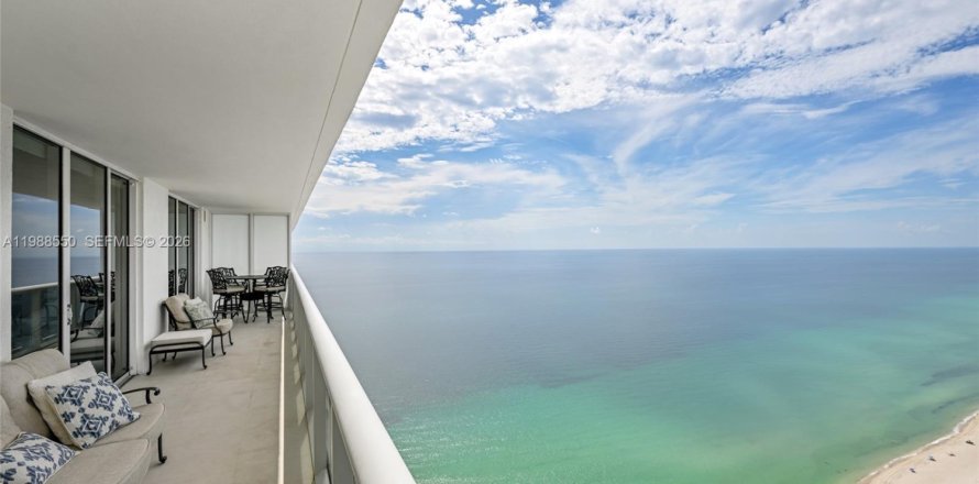 Condo in Hallandale Beach, Florida, 2 bedrooms  № 2053050