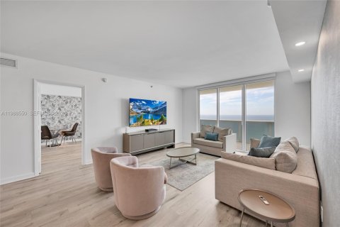 Condo in Hallandale Beach, Florida, 2 bedrooms  № 2053050 - photo 7