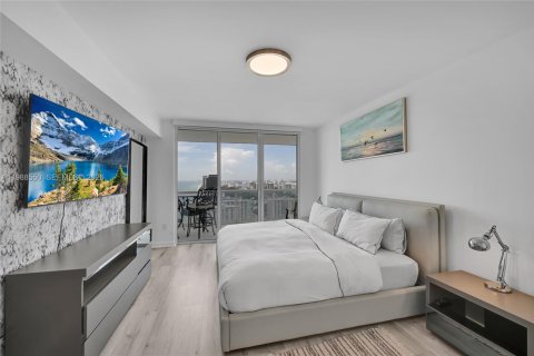 Condo in Hallandale Beach, Florida, 2 bedrooms  № 2053050 - photo 22