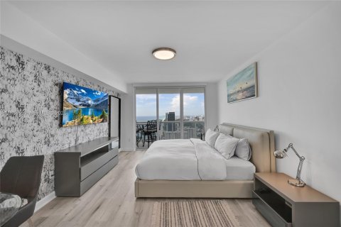 Condo in Hallandale Beach, Florida, 2 bedrooms  № 2053050 - photo 24