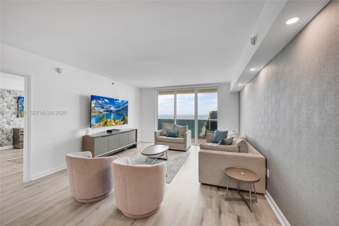 Condo in Hallandale Beach, Florida, 2 bedrooms  № 2053050 - photo 5