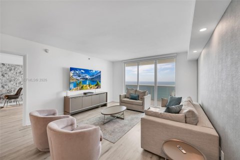 Condo in Hallandale Beach, Florida, 2 bedrooms  № 2053050 - photo 6