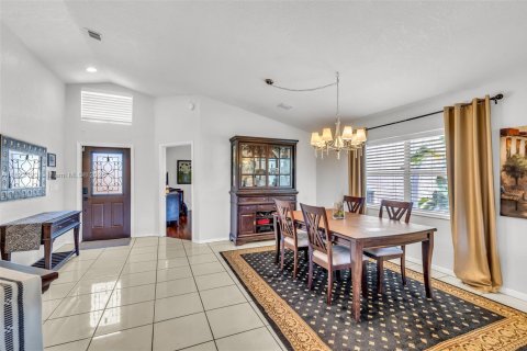 Villa ou maison à vendre à Weston, Floride: 3 chambres, 179.3 m2 № 1939935 - photo 5