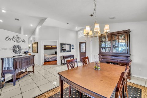 Villa ou maison à vendre à Weston, Floride: 3 chambres, 179.3 m2 № 1939935 - photo 6