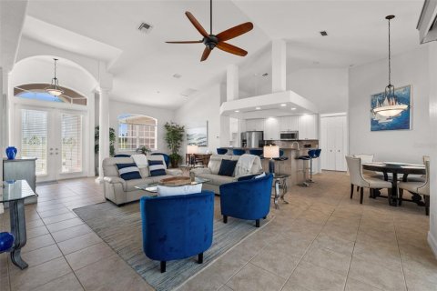 House in Cape Coral, Florida 3 bedrooms, 174.28 sq.m. № 1758326 - photo 6