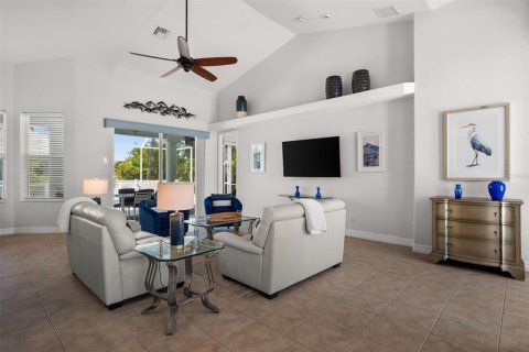 House in Cape Coral, Florida 3 bedrooms, 174.28 sq.m. № 1758326 - photo 19