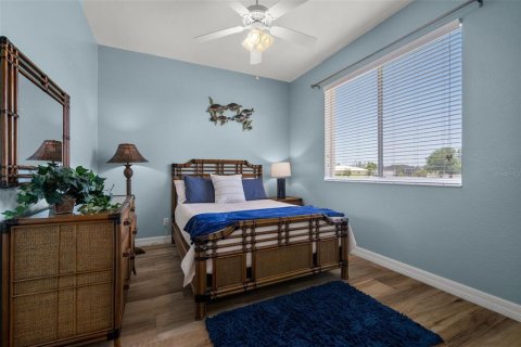 House in Cape Coral, Florida 3 bedrooms, 174.28 sq.m. № 1758326 - photo 26