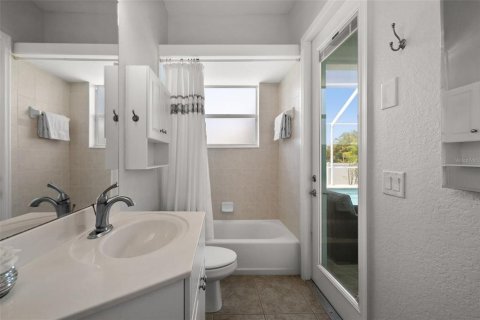 House in Cape Coral, Florida 3 bedrooms, 174.28 sq.m. № 1758326 - photo 27
