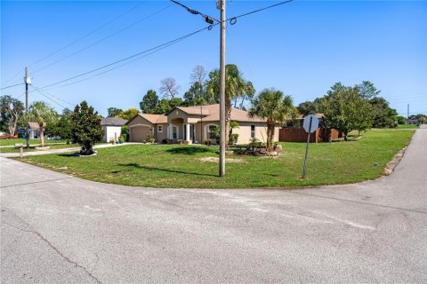 Villa ou maison à vendre à Spring Hill, Floride: 4 chambres, 189.43 m2 № 2416262 - photo 5