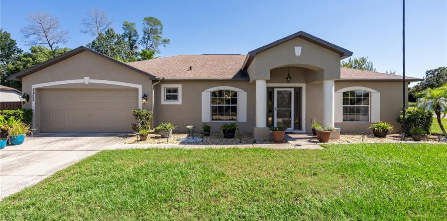 Villa ou maison à Spring Hill, Floride 4 chambres, 189.43 m2 № 2416262