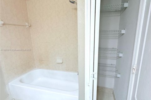 Condominio en alquiler en Homestead, Florida, 3 dormitorios, 99.96 m2 № 1946548 - foto 8