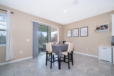 House in Davenport, Florida 5 bedrooms, 305.09 sq.m. № 1564122 - photo 7