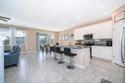 House in Davenport, Florida 5 bedrooms, 305.09 sq.m. № 1564122 - photo 6