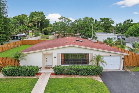 Casa en venta en Plantation, Florida, 2 dormitorios, 151.62 m2 № 2014069 - foto 2