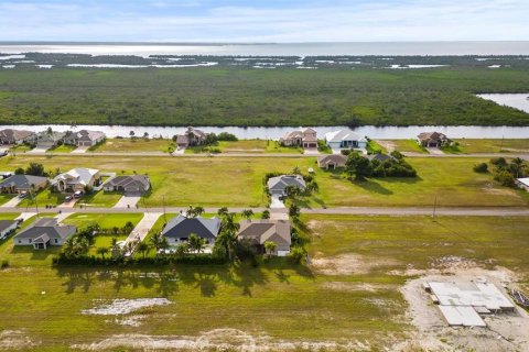 Villa ou maison à vendre à Cape Coral, Floride: 3 chambres, 210.14 m2 № 2109427 - photo 22