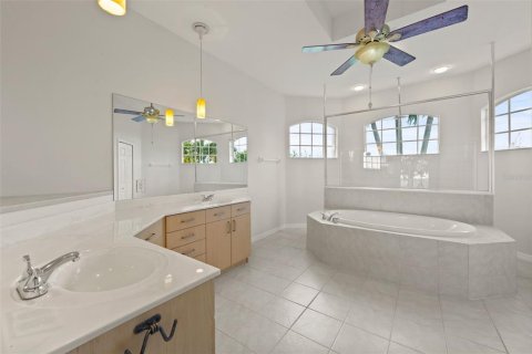 Villa ou maison à vendre à Cape Coral, Floride: 3 chambres, 210.14 m2 № 2109427 - photo 7