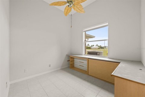 Villa ou maison à vendre à Cape Coral, Floride: 3 chambres, 210.14 m2 № 2109427 - photo 20