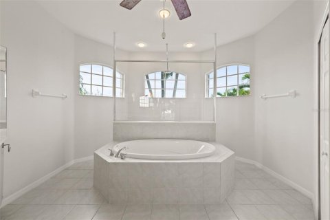 Villa ou maison à vendre à Cape Coral, Floride: 3 chambres, 210.14 m2 № 2109427 - photo 8