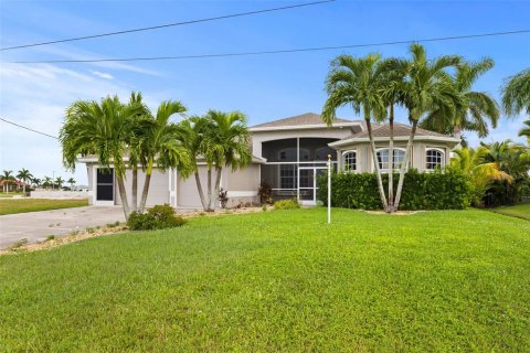 Villa ou maison à Cape Coral, Floride 3 chambres, 210.14 m2 № 2109427