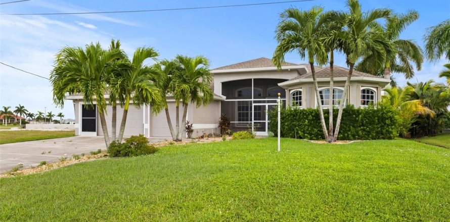 Villa ou maison à Cape Coral, Floride 3 chambres, 210.14 m2 № 2109427