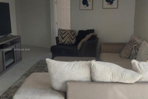 Condominio en venta en Lauderhill, Florida, 2 dormitorios, 107.77 m2 № 2076893 - foto 9