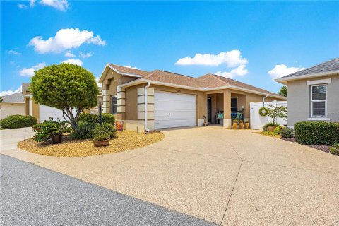 House in The Villages, Florida 2 bedrooms, 113.34 sq.m. № 1802959 - photo 3