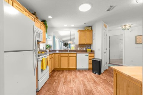 House in The Villages, Florida 2 bedrooms, 113.34 sq.m. № 1802959 - photo 11