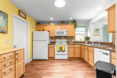 House in The Villages, Florida 2 bedrooms, 113.34 sq.m. № 1802959 - photo 10