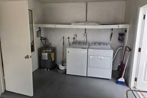 House in Tamarac, Florida 2 bedrooms, 100.52 sq.m. № 2401244 - photo 14