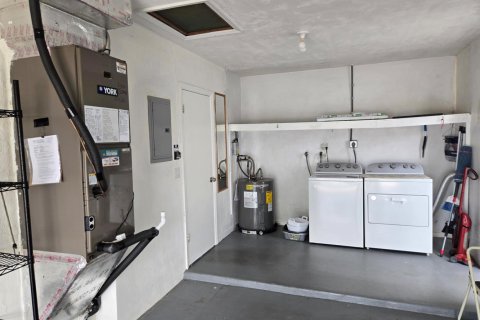 House in Tamarac, Florida 2 bedrooms, 100.52 sq.m. № 2401244 - photo 20