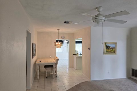 House in Tamarac, Florida 2 bedrooms, 100.52 sq.m. № 2401244 - photo 17