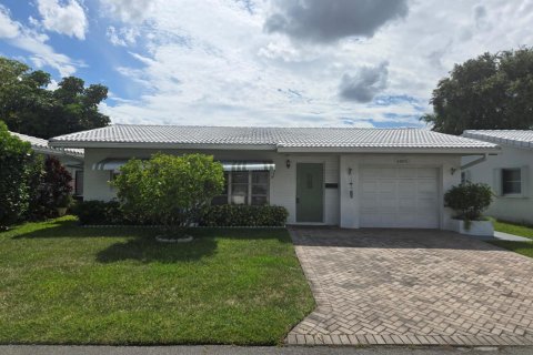 House in Tamarac, Florida 2 bedrooms, 100.52 sq.m. № 2401244