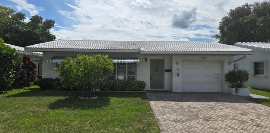 House in Tamarac, Florida 2 bedrooms, 100.52 sq.m. № 2401244
