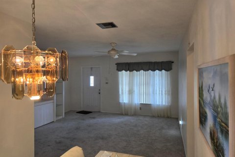 House in Tamarac, Florida 2 bedrooms, 100.52 sq.m. № 2401244 - photo 24