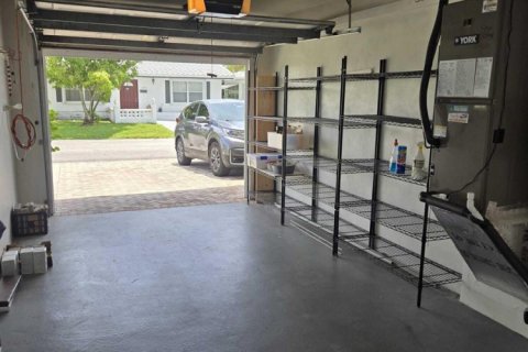 House in Tamarac, Florida 2 bedrooms, 100.52 sq.m. № 2401244 - photo 6