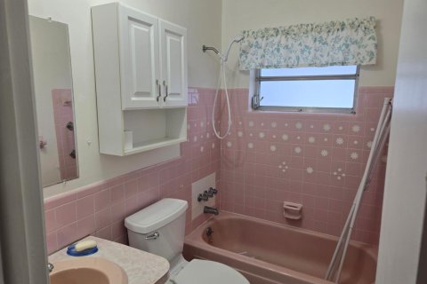 House in Tamarac, Florida 2 bedrooms, 100.52 sq.m. № 2401244 - photo 25